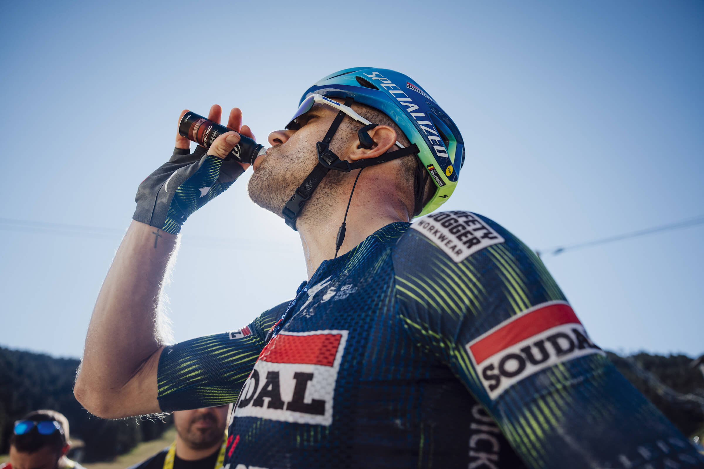 Soudal Quick-Step-Fahrer Van Lerberghe mit 6d Cherry Shot nach einer Tour-de-France-Etappe